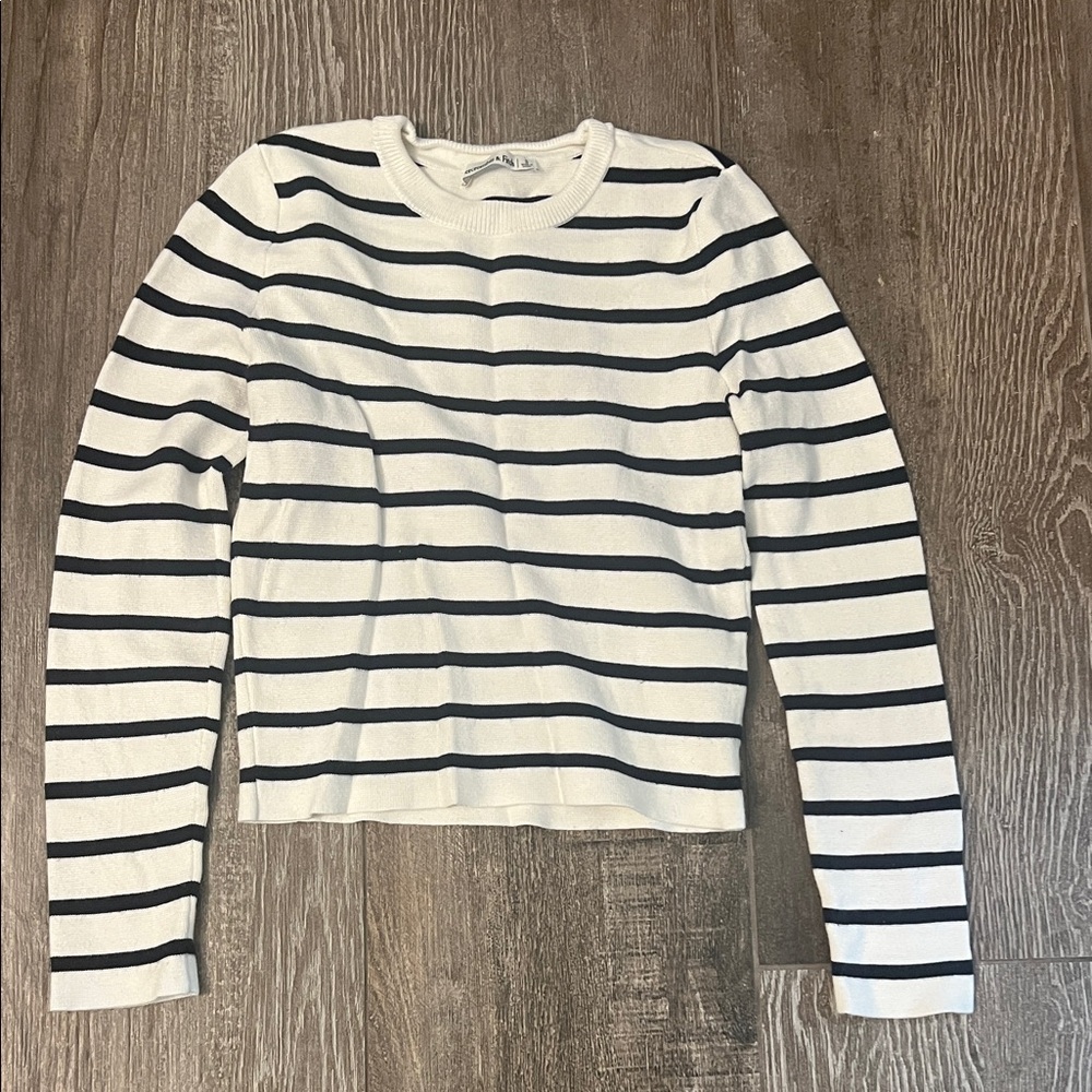 Abercrombie Black and White Striped Long Sleeve Sweater Size S